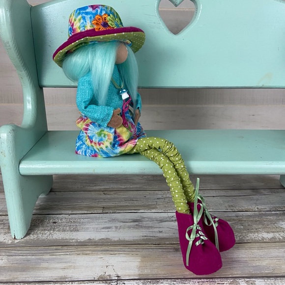 🚫SOLD🚫Tie Dye Hippie Gnome Girl Shelf Sitter Home Decor Hat Bendable Arms Legs - Picture 4 of 13